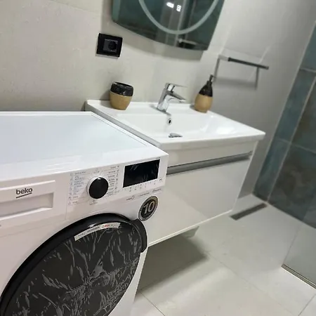 Amion In Center Of Lägenhet Tirana