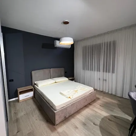 Amion In Center Of تيرانا